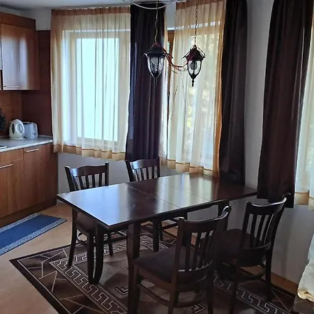 Apartamento уютен за зимна почивка в